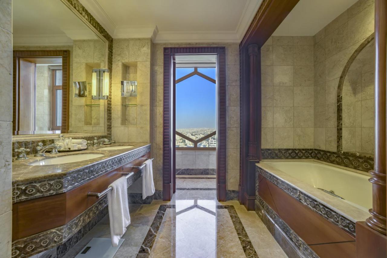 Grand Hyatt Amman Hotel Bagian luar foto Bathroom