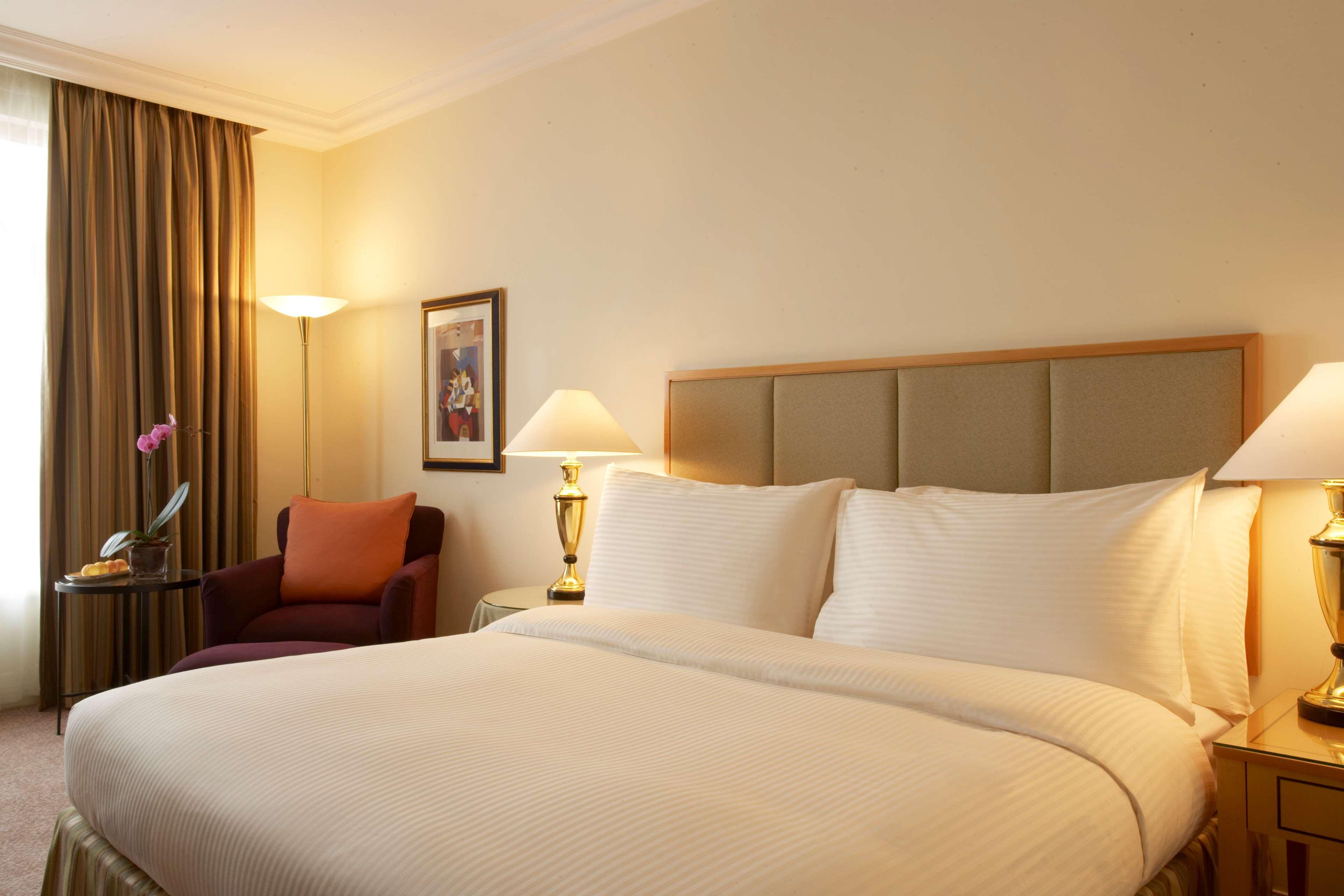 Grand Hyatt Amman Hotel Bagian luar foto A bedroom at the hotel