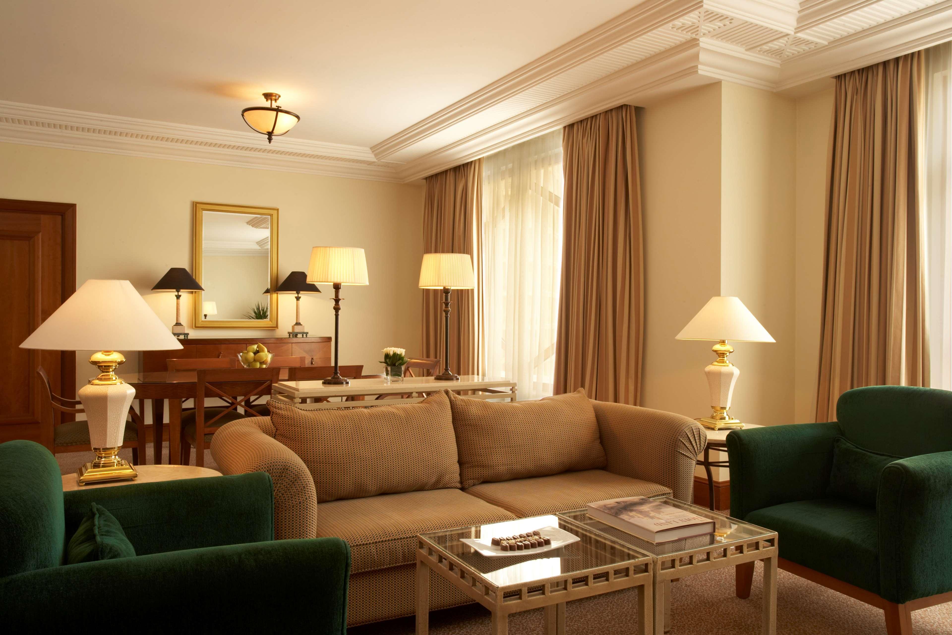 Grand Hyatt Amman Hotel Bagian luar foto A suite at the hotel