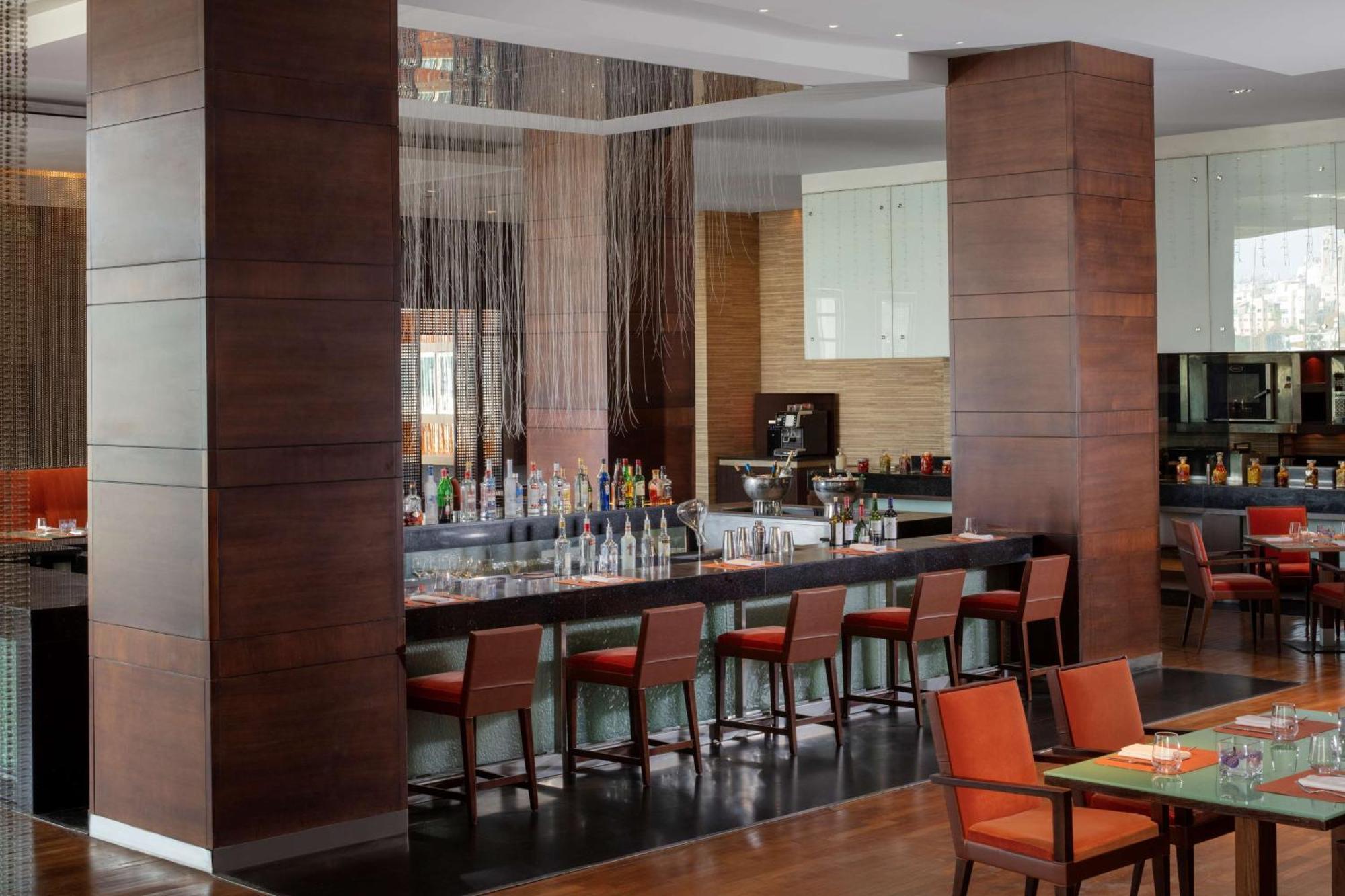 Grand Hyatt Amman Hotel Bagian luar foto The bar at the hotel