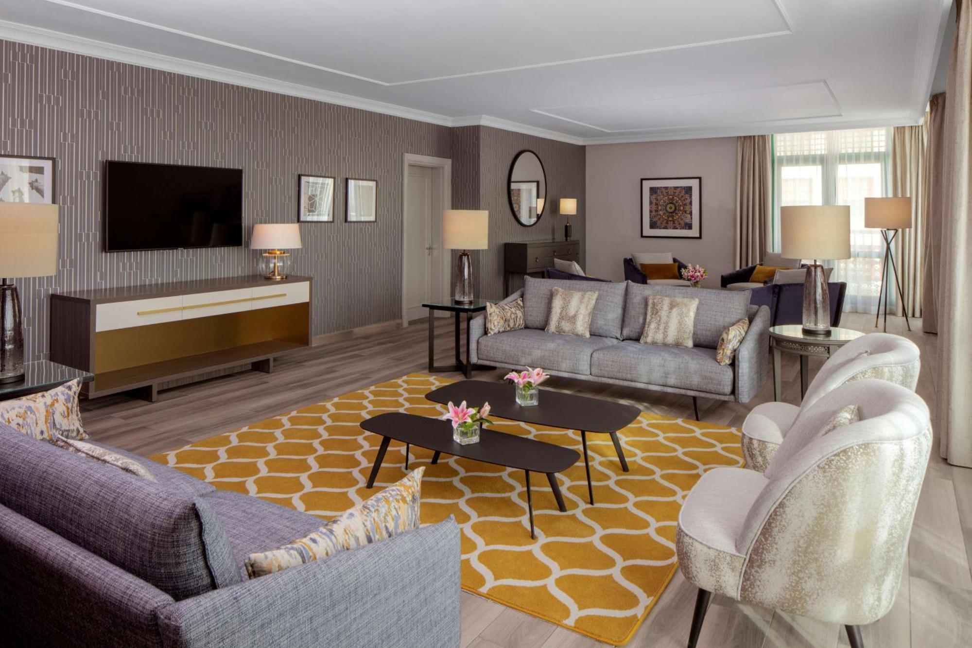 Grand Hyatt Amman Hotel Bagian luar foto The living room of a suite at The Westin Palace, Madrid